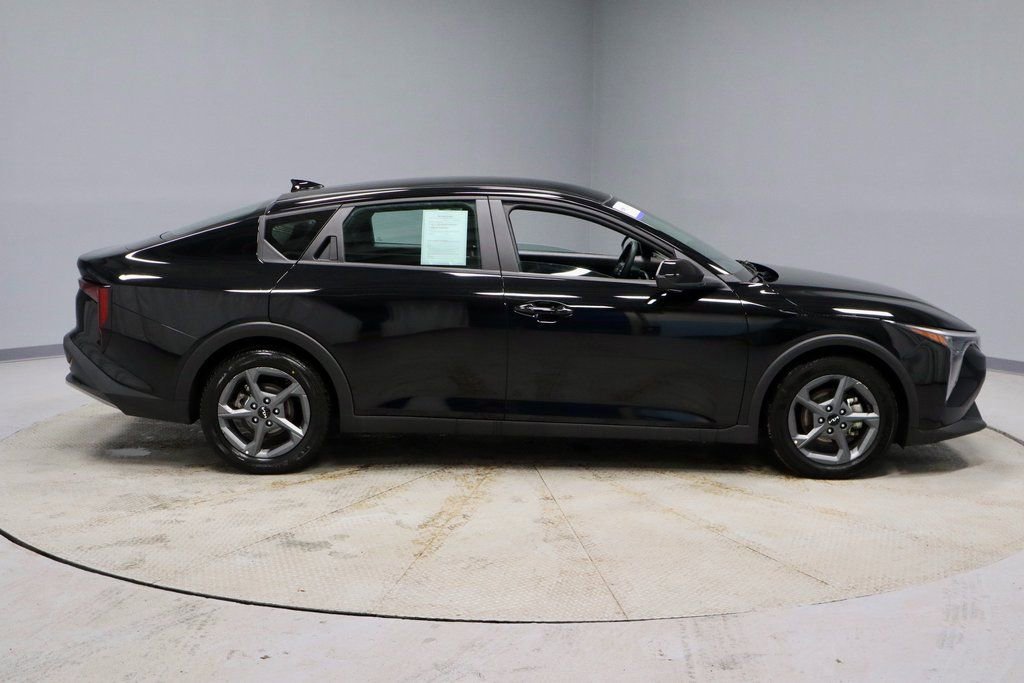 Used 2025 Kia K4 LXS image 5