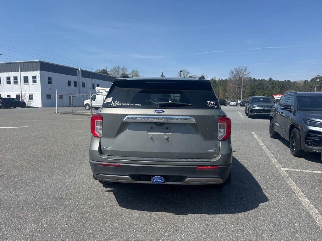 Used 2020 Ford Explorer XLT w/ Equipment Group 202A image 4