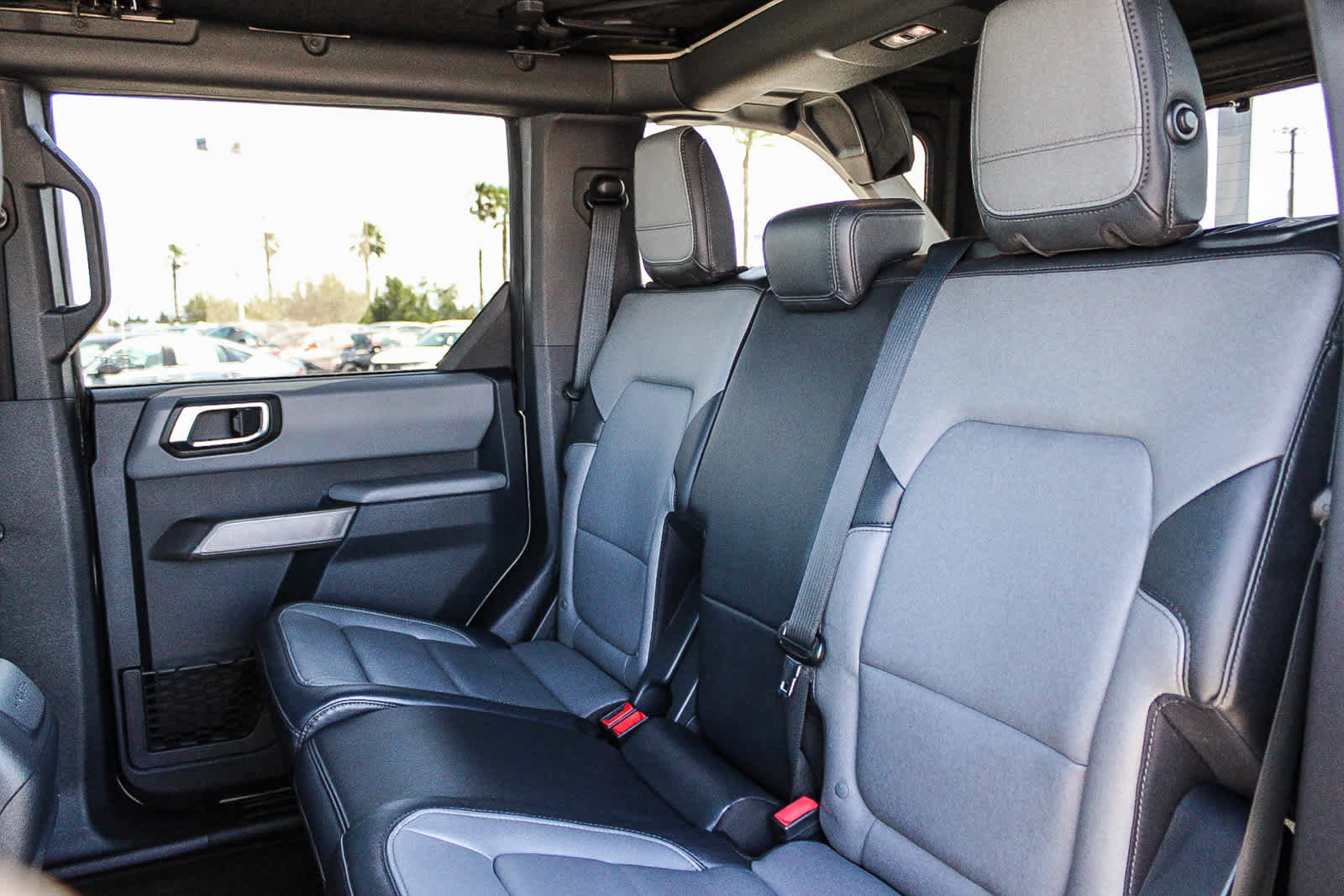 Used 2022 Ford Bronco Everglades image 18