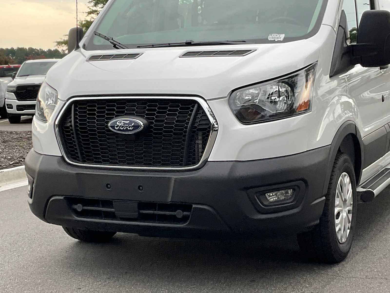 Used 2025 Ford Transit 250 Low Roof w/ Exterior Upgrade Package RWD image 9