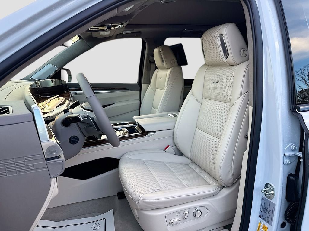 New 2026 Cadillac Escalade Platinum Sport w/ LPO, ONYX Package AWD/4WD image 15