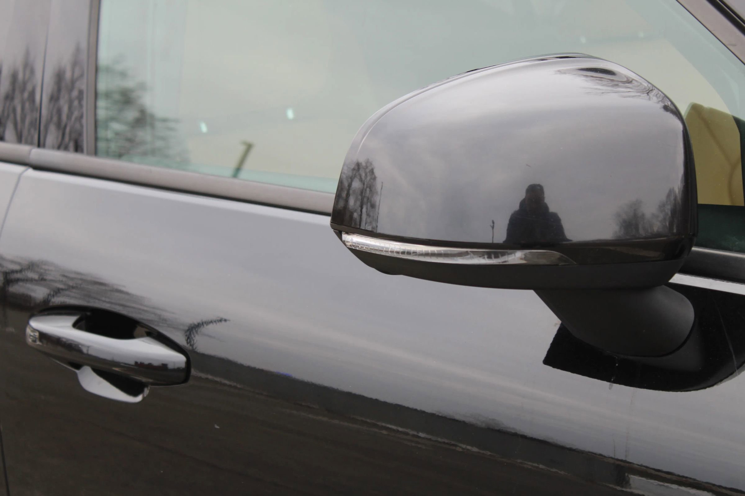 Used 2019 Volvo XC40 T5 Momentum image 33