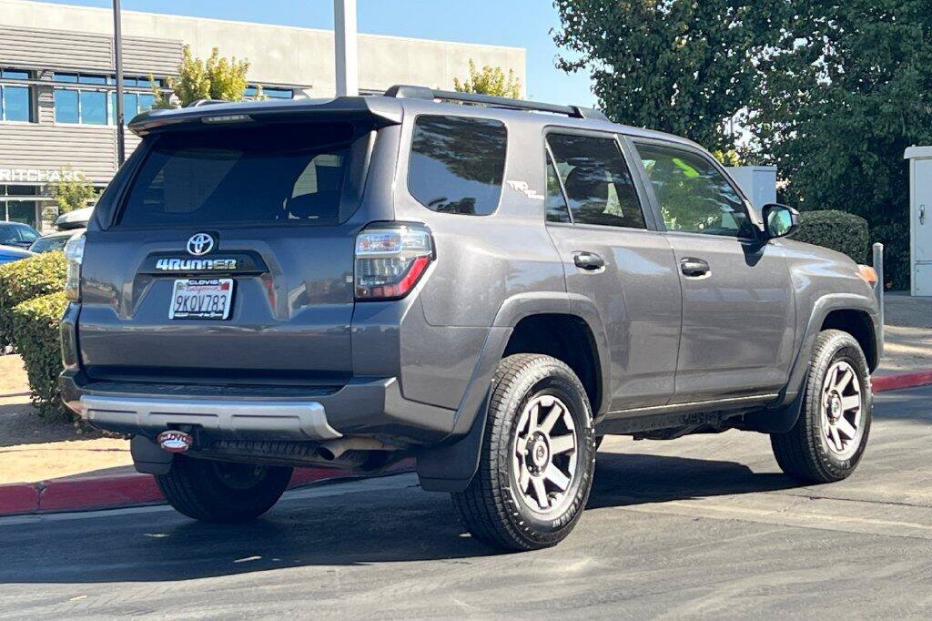 Used 2022 Toyota 4Runner TRD Off-Road AWD/4WD image 4
