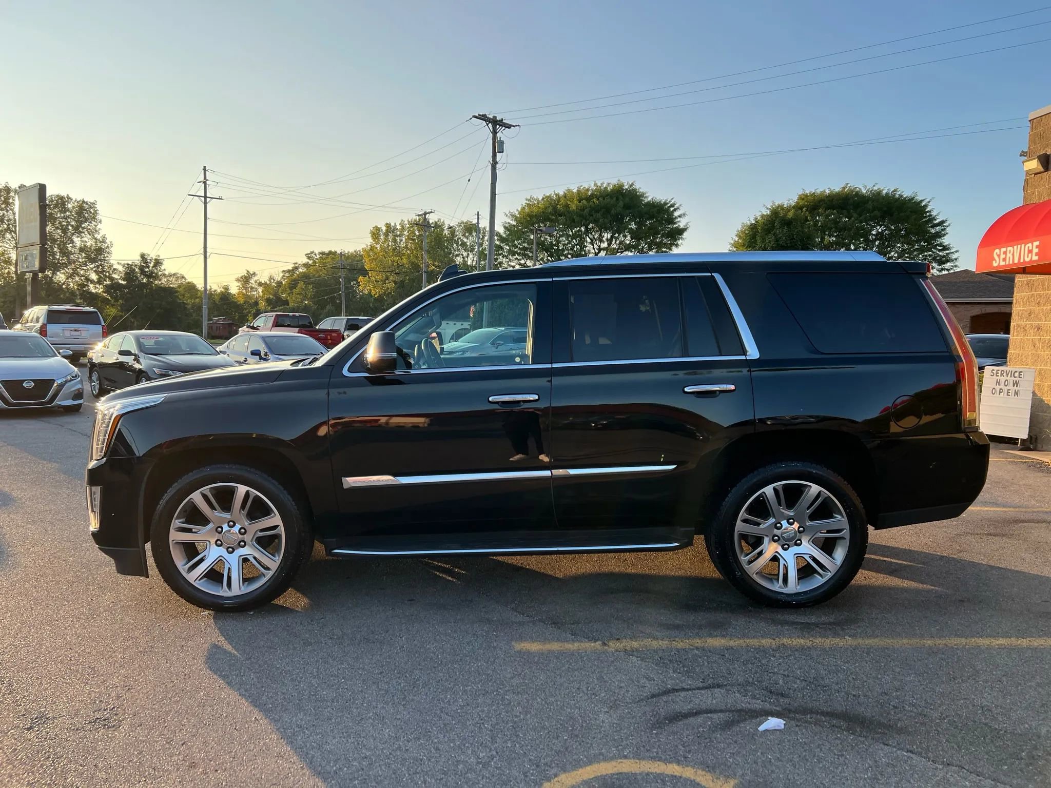 Used 2017 Cadillac Escalade Premium Luxury image 8