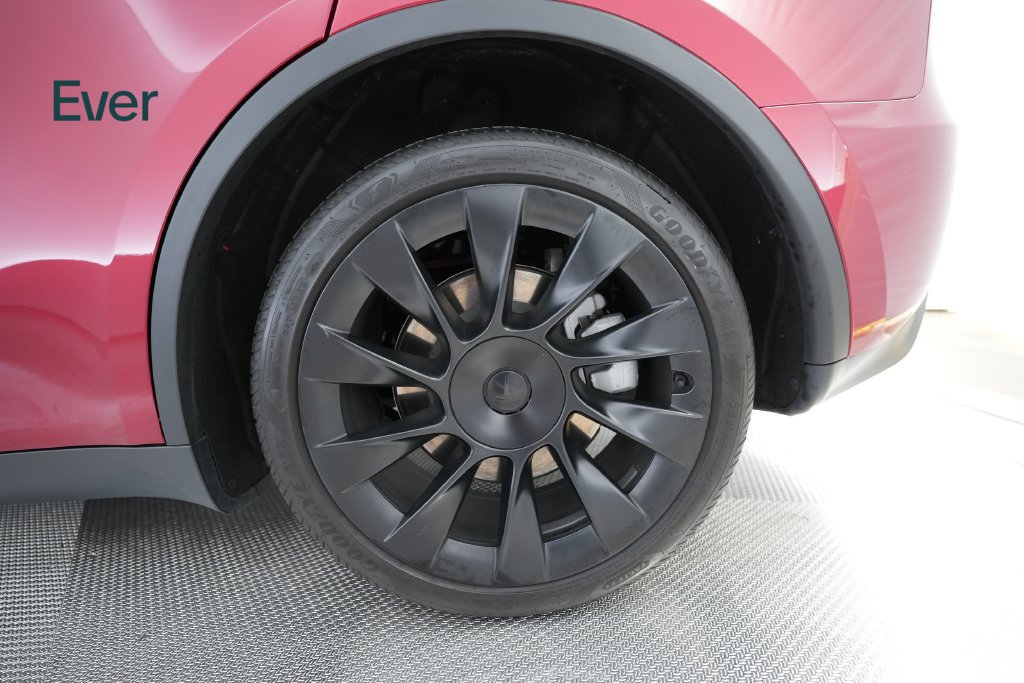 Used 2025 Tesla Model Y Long Range AWD/4WD image 9