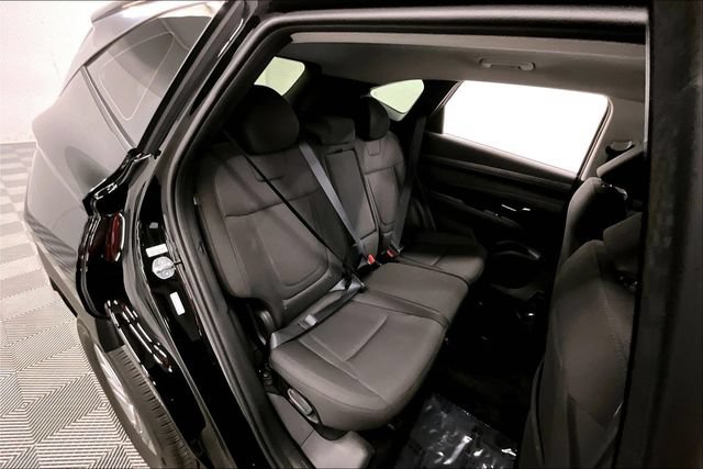 Used 2025 Hyundai Tucson SE FWD image 25