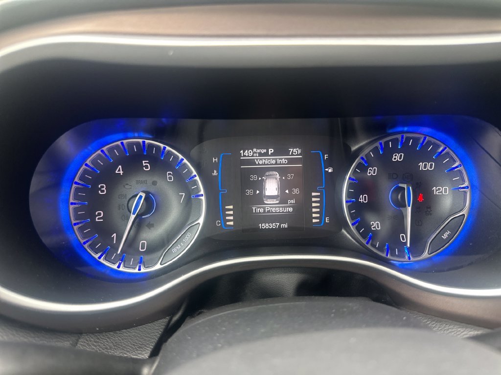 Used 2017 Chrysler Pacifica LX FWD image 17