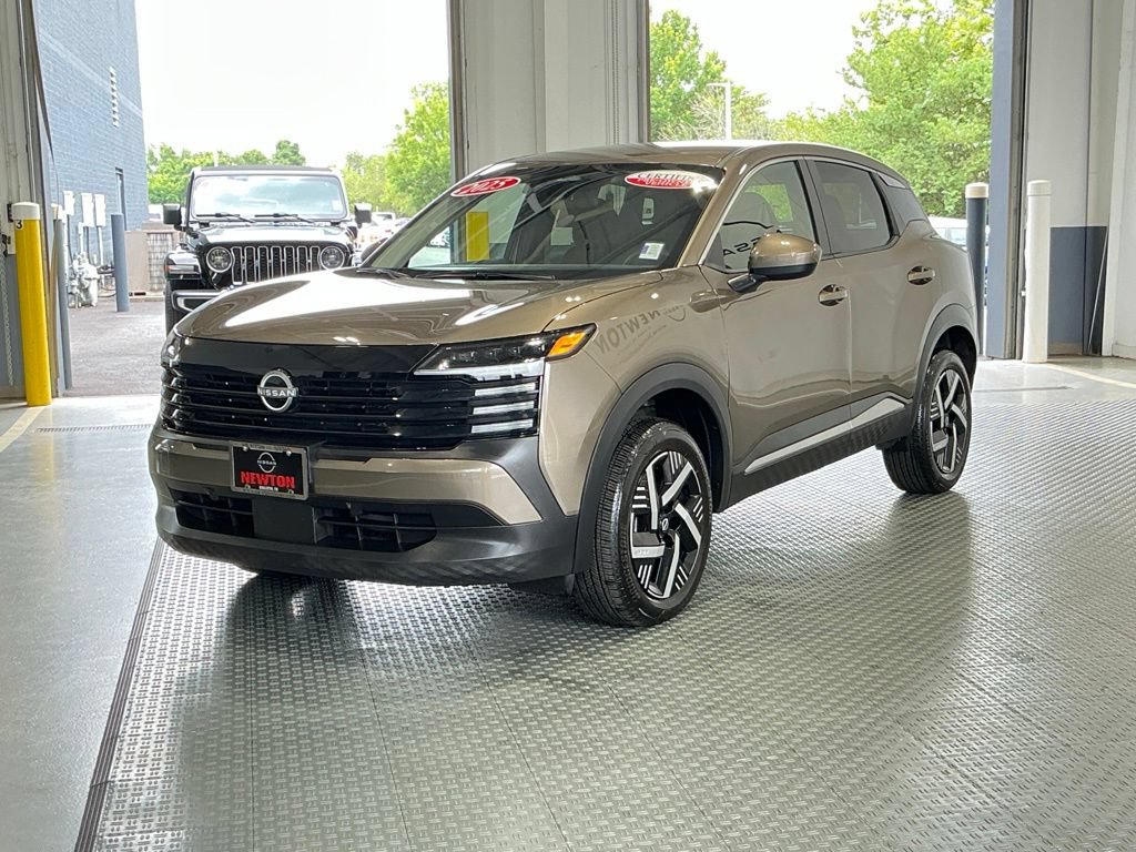 Used 2025 Nissan Kicks SV FWD image 2