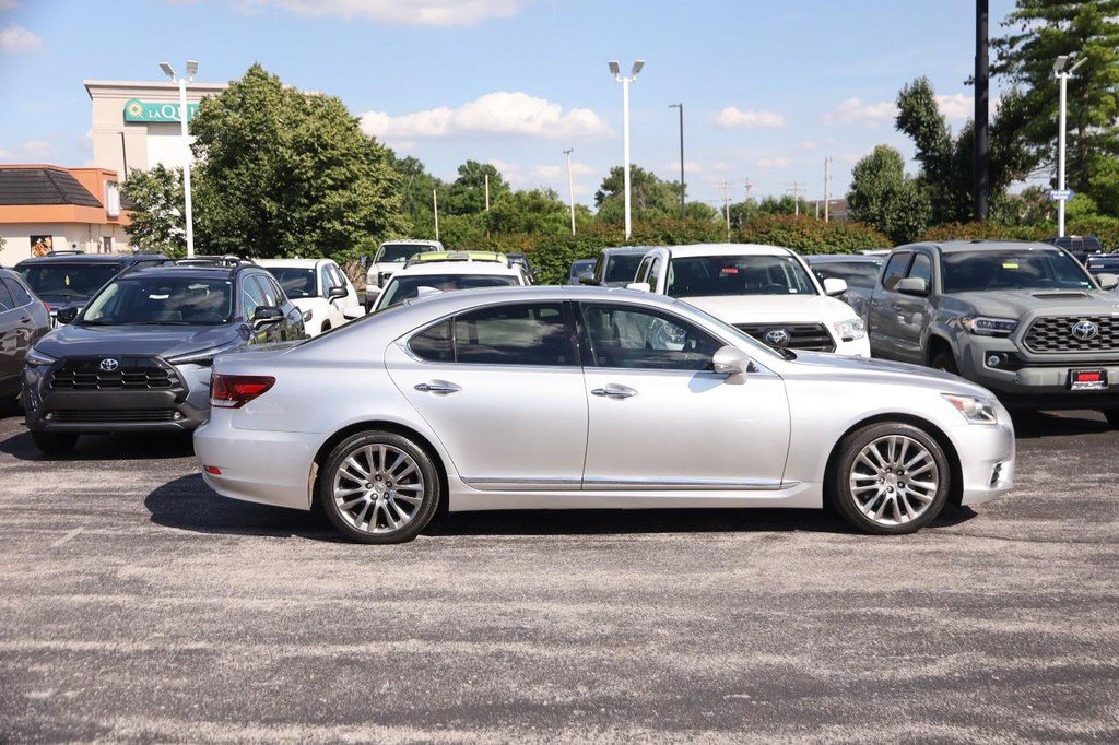Used 2016 Lexus LS 460 AWD w/ Comfort Package image 6