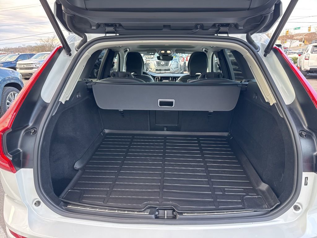 Used 2024 Volvo XC60 B5 Plus image 27