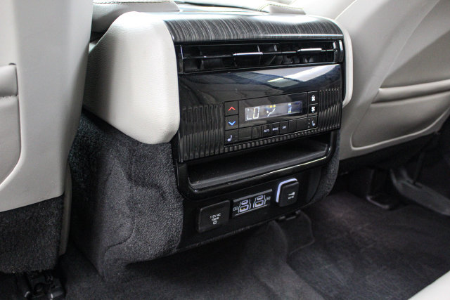 Used 2024 Jeep Wagoneer L Series II w/ Flexible Seating Group RWD image 23