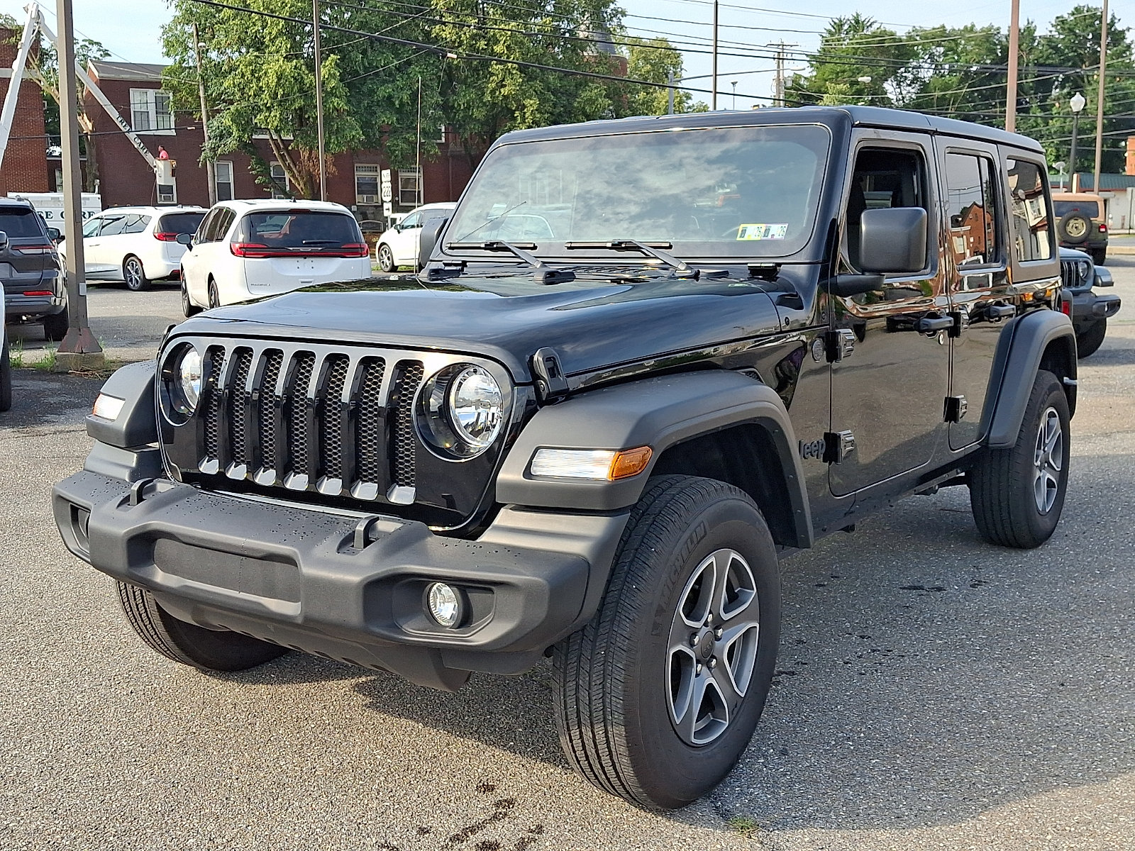 Used 2023 Jeep Wrangler Unlimited Sport AWD/4WD image 3