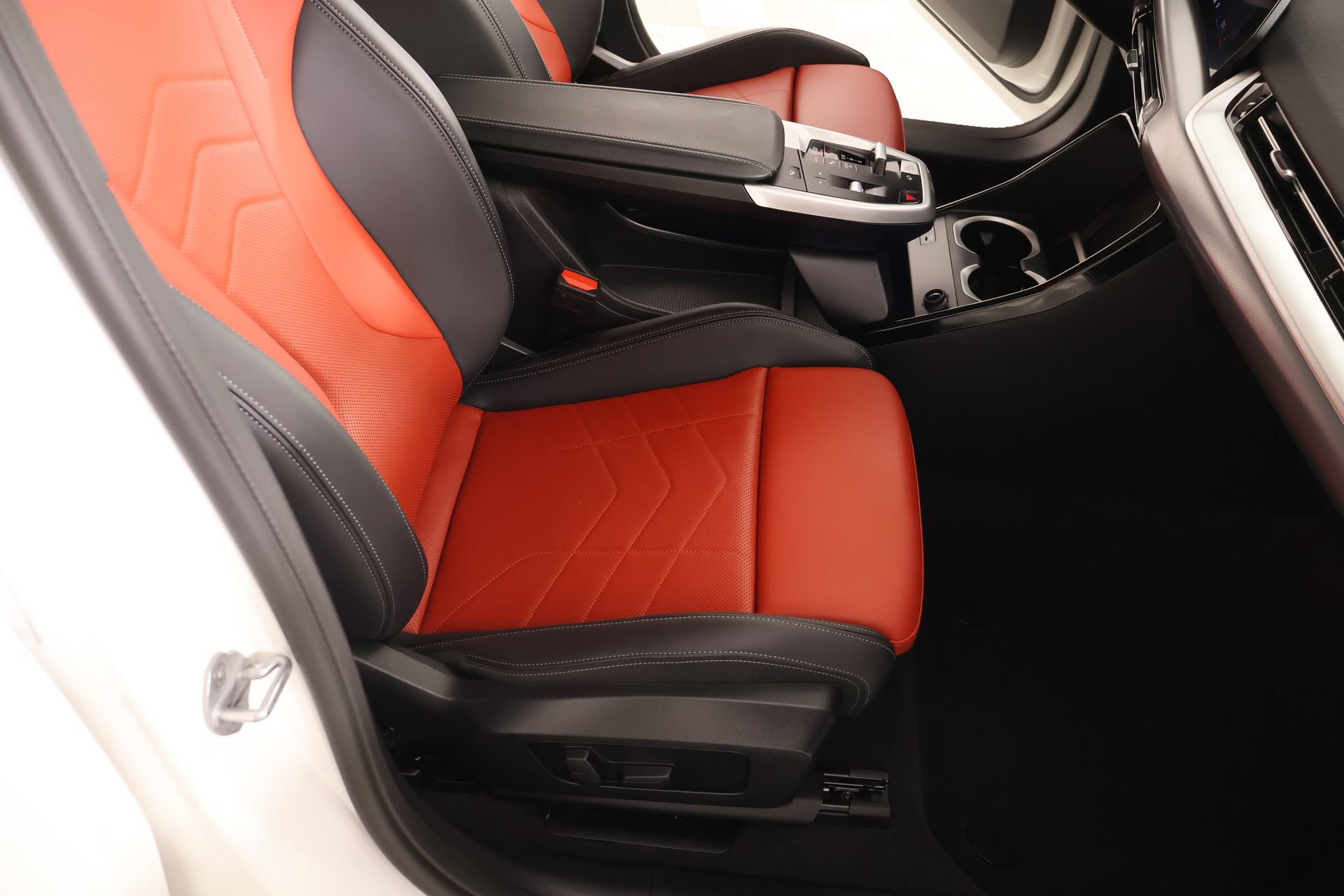Used 2025 BMW X2 M35i AWD/4WD image 13