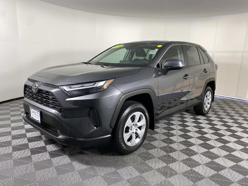 Used 2024 Toyota RAV4 LE AWD/4WD image 4