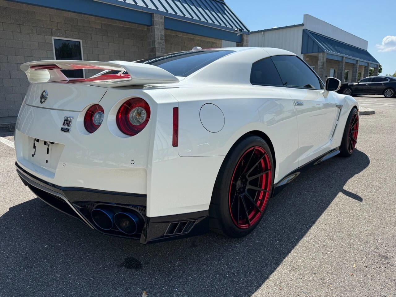 Used 2020 Nissan GT-R Premium image 8