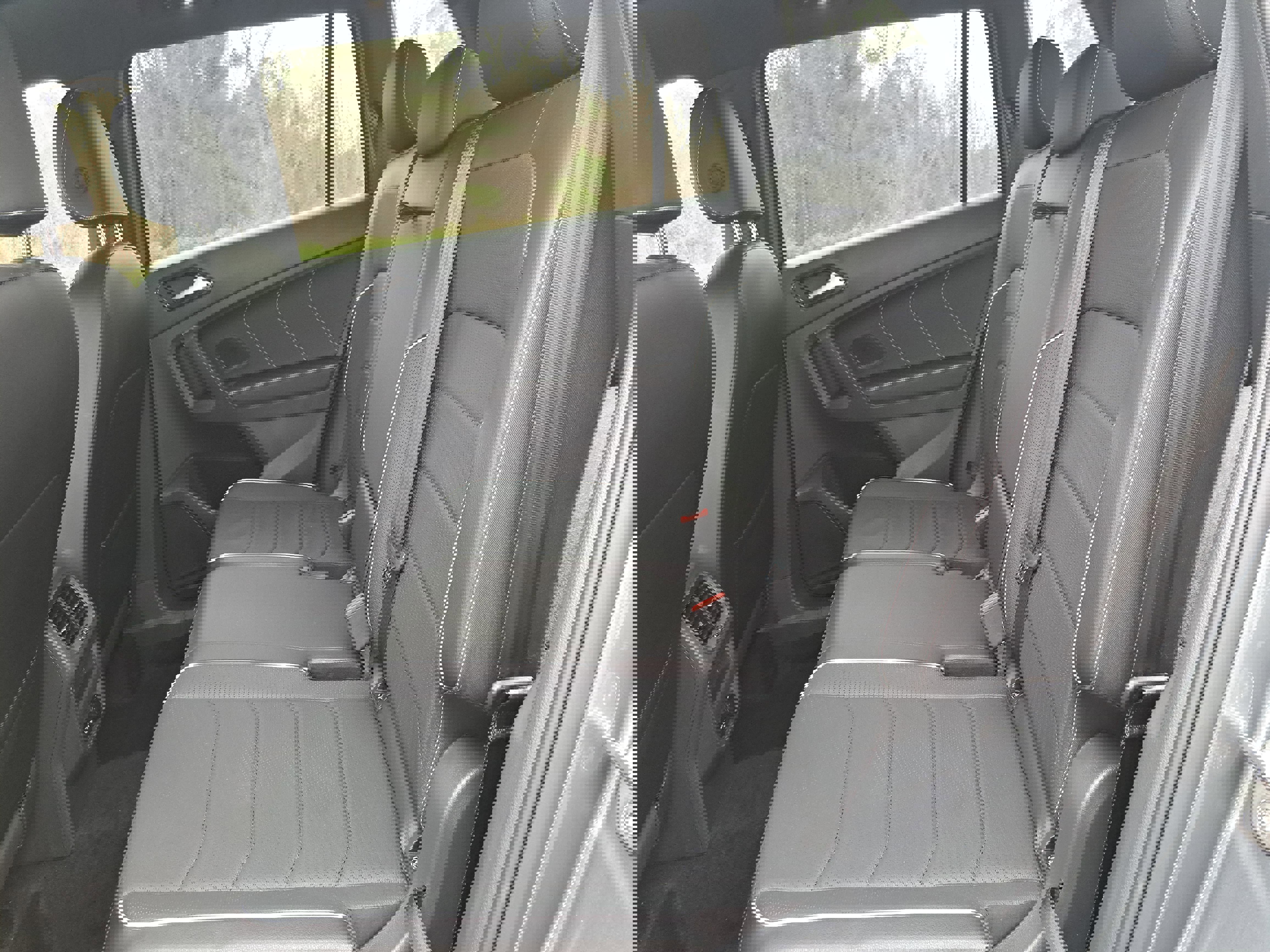 Certified 2024 Volkswagen Tiguan SEL R-Line image 14