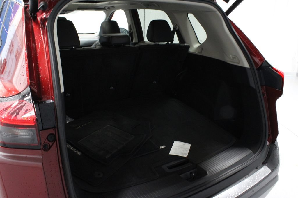 Certified 2023 Nissan Rogue SV w/ SV Premium B Package AWD/4WD image 17