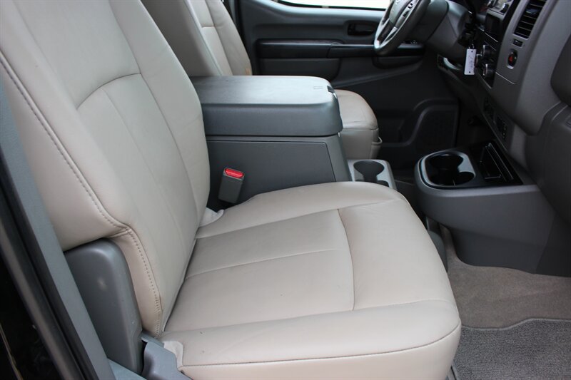 Used 2015 Nissan NV 3500 SL w/ Technology Package RWD image 27
