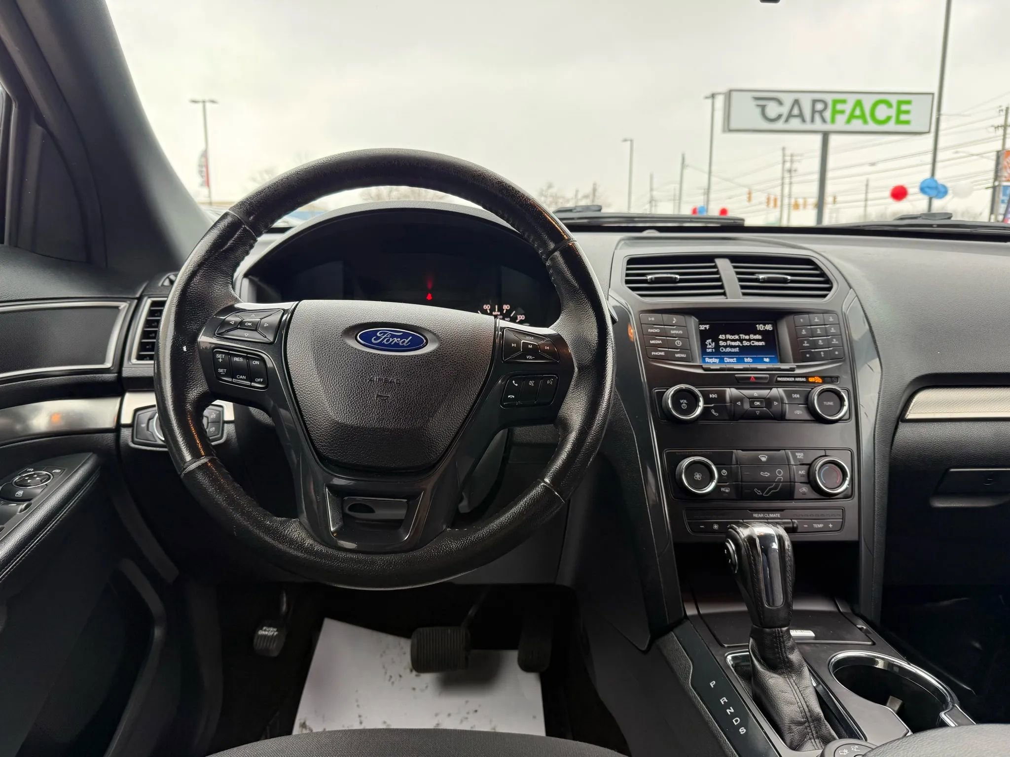 Used 2018 Ford Explorer XLT image 27