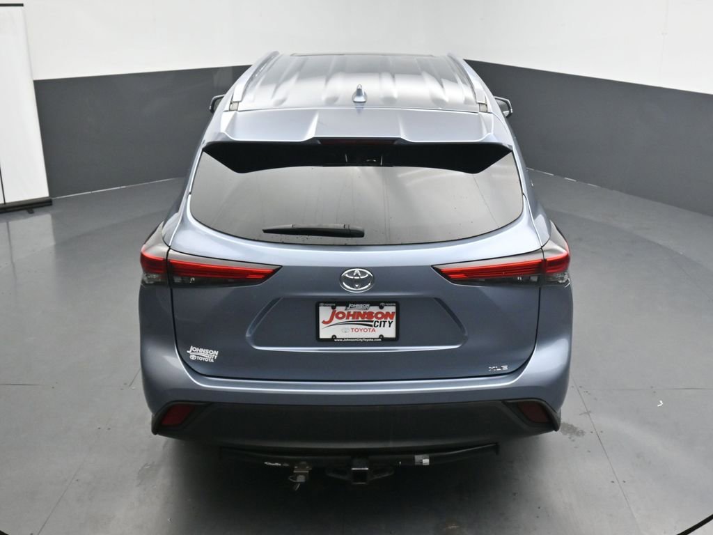 Used 2020 Toyota Highlander XLE FWD image 27