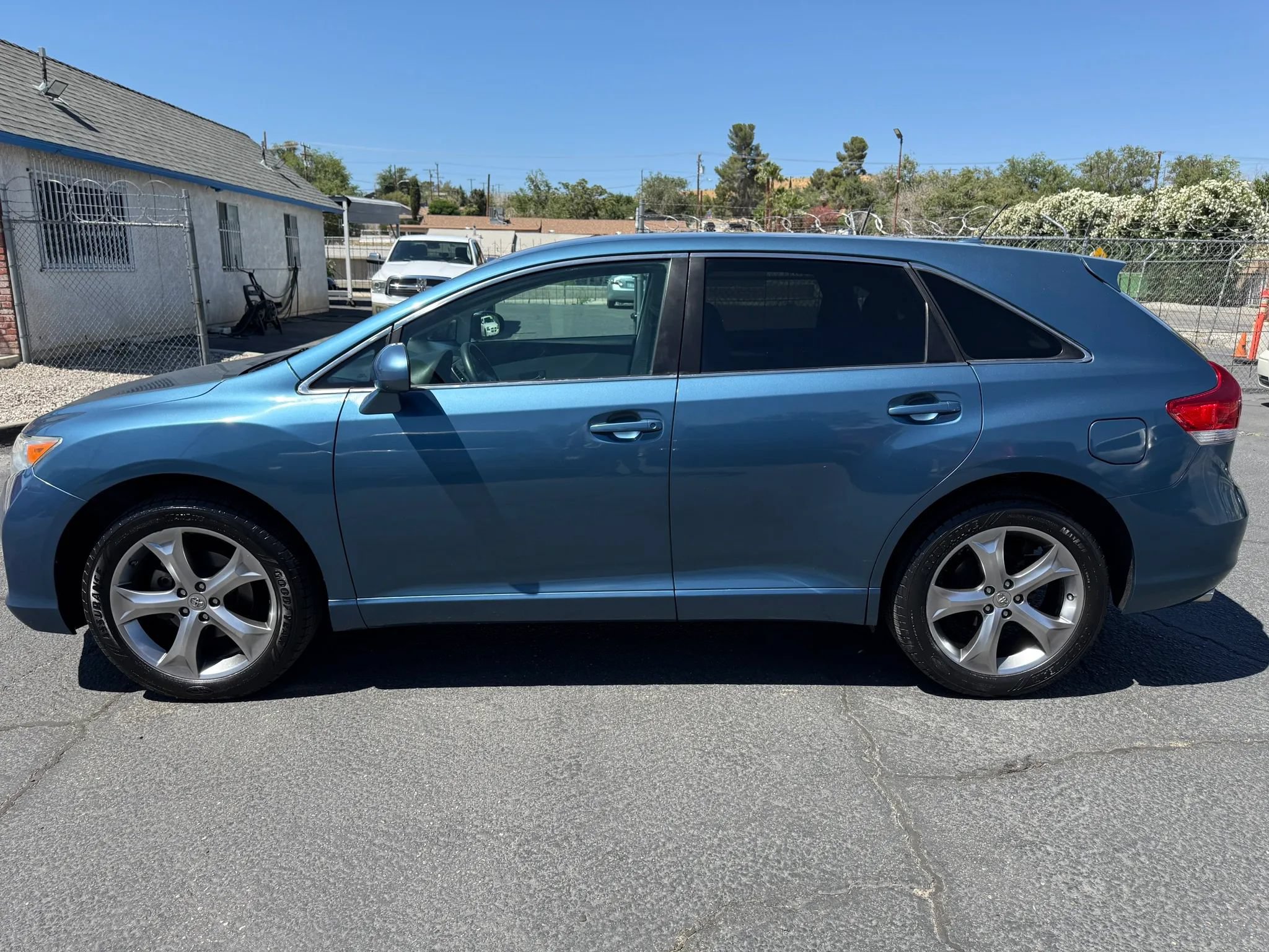 Used 2012 Toyota Venza LE FWD image 4