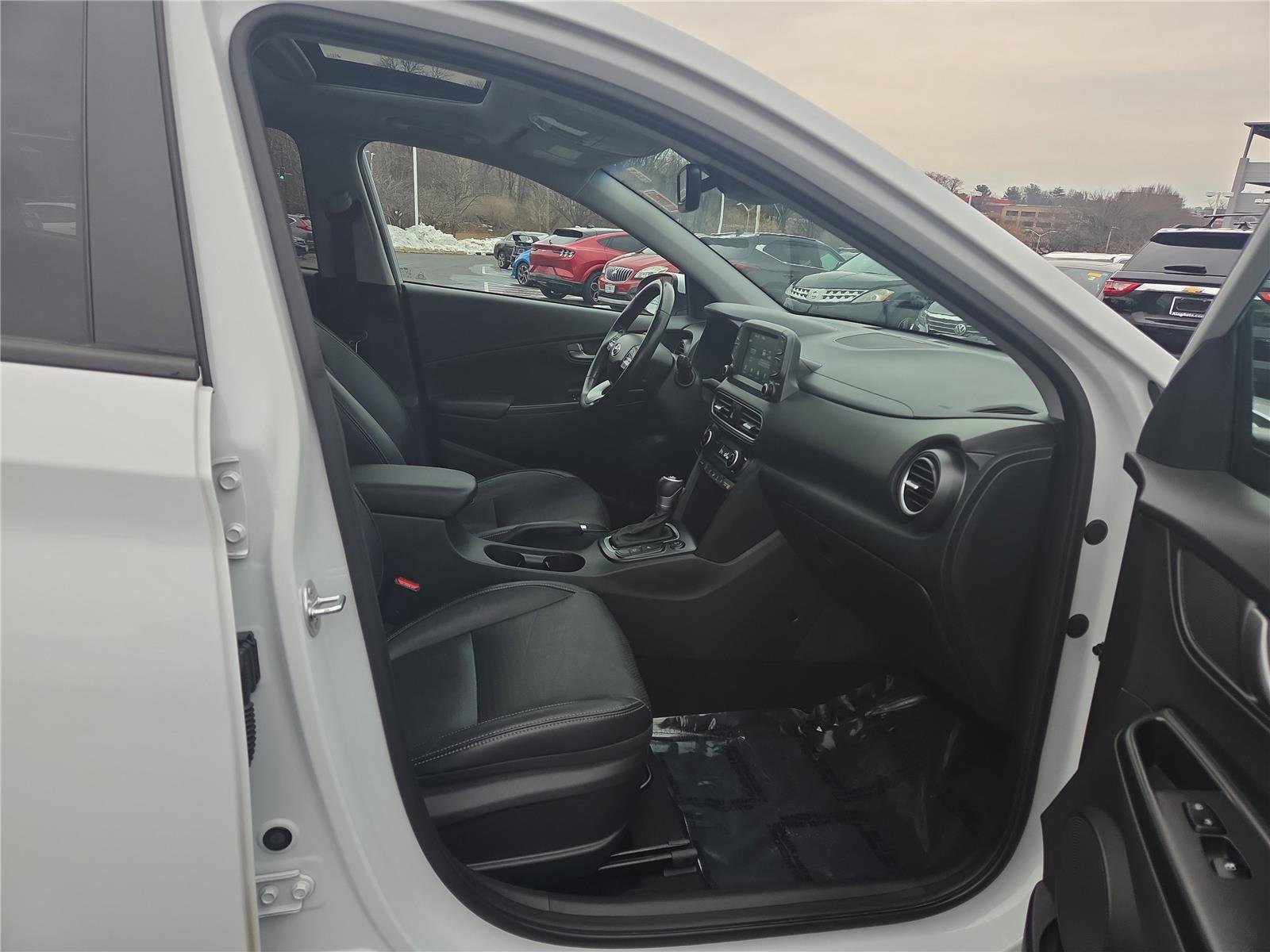 Used 2021 Hyundai Kona Limited w/ Cargo Package image 28