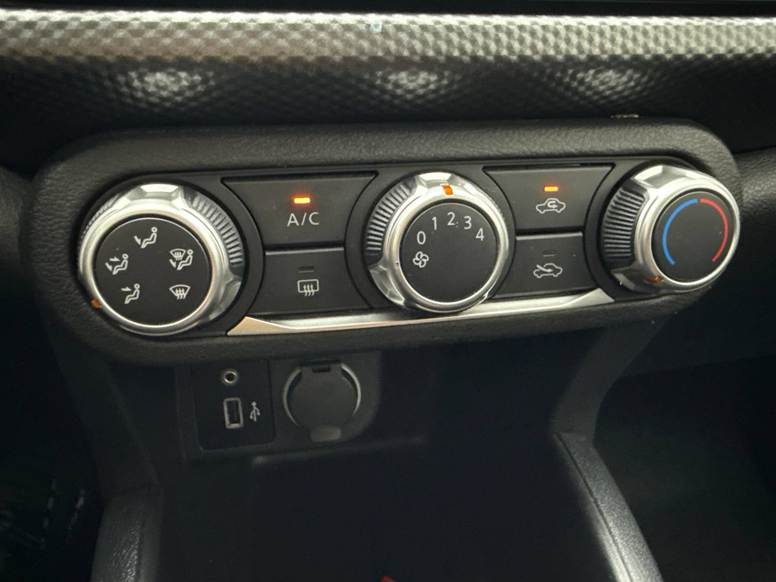 Used 2020 Nissan Kicks S FWD image 28