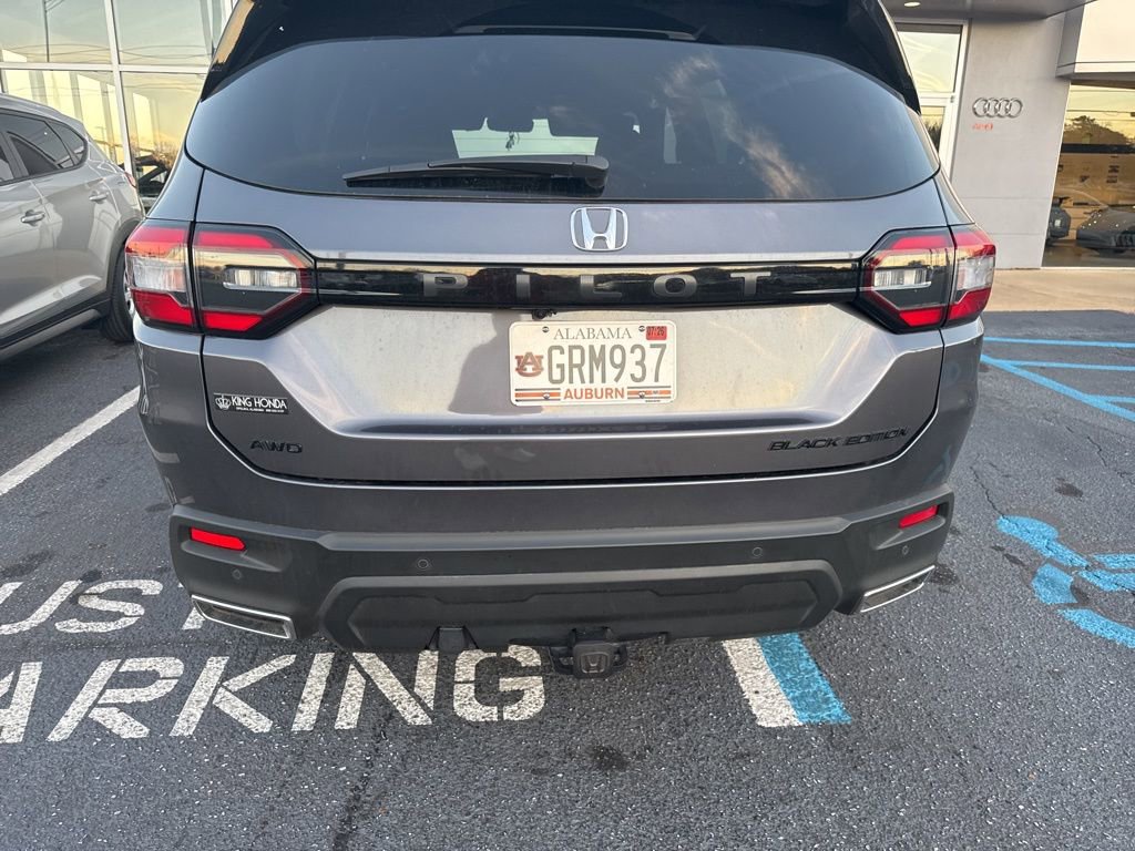Used 2025 Honda Pilot Black Edition image 4