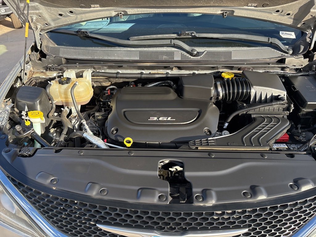 Used 2018 Chrysler Pacifica Touring-L Plus w/ Advanced Safetytec Group image 50