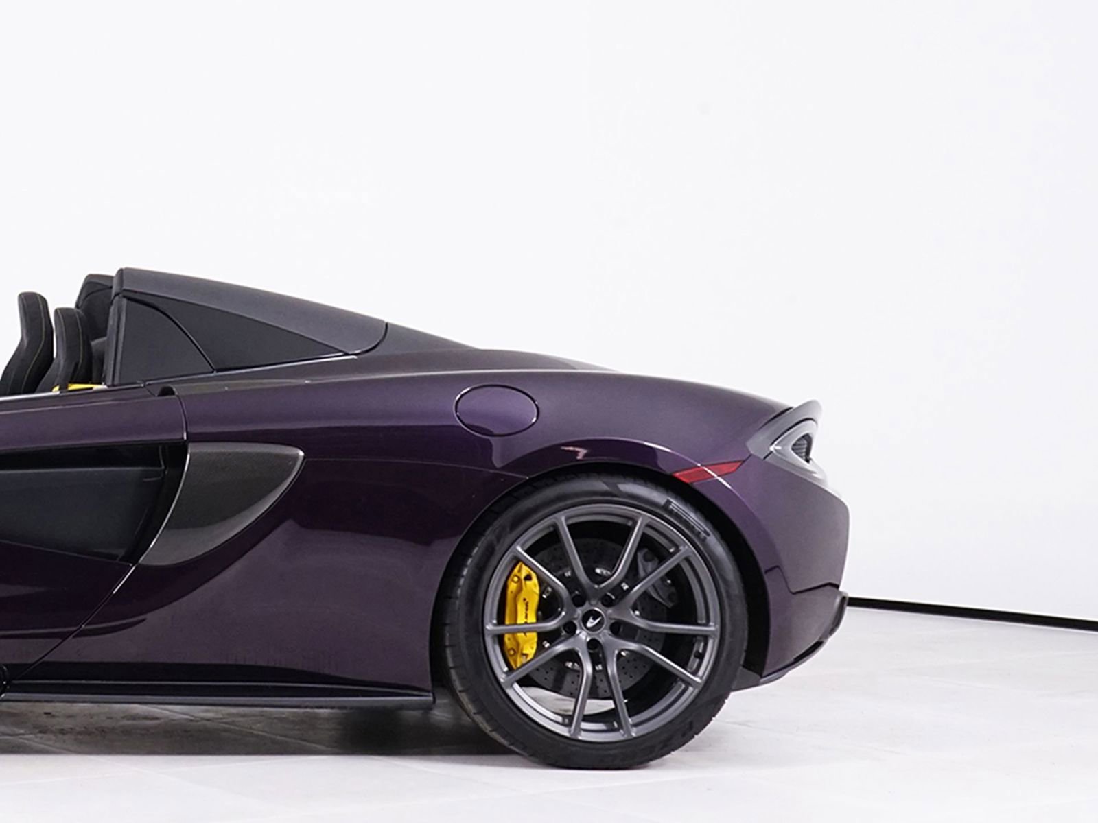 Used 2019 McLaren 570S Spider RWD image 14