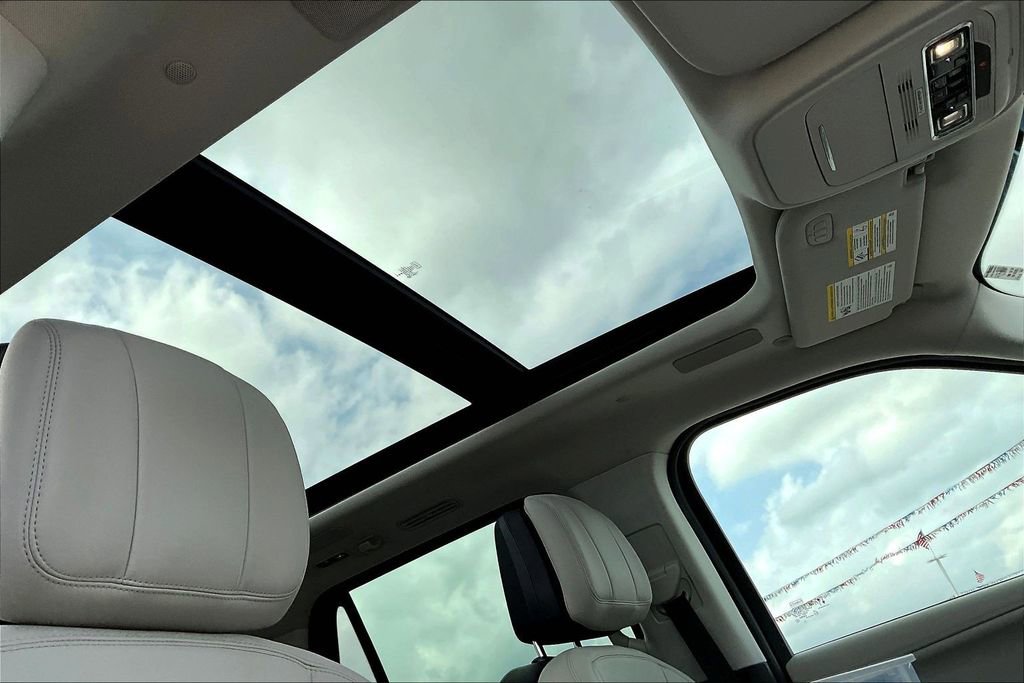 Used 2025 Lincoln Navigator Reserve image 17