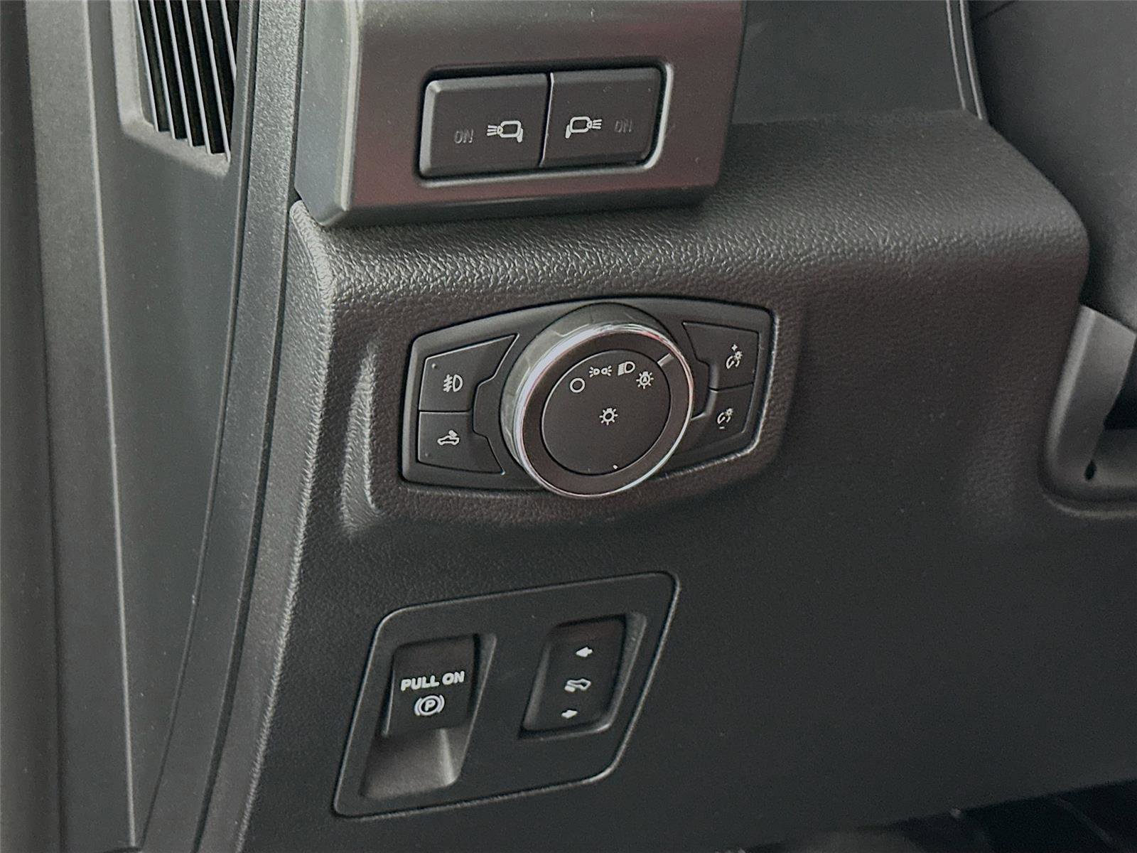 Used 2018 Ford F150 Lariat w/ Equipment Group 502A Luxury image 14