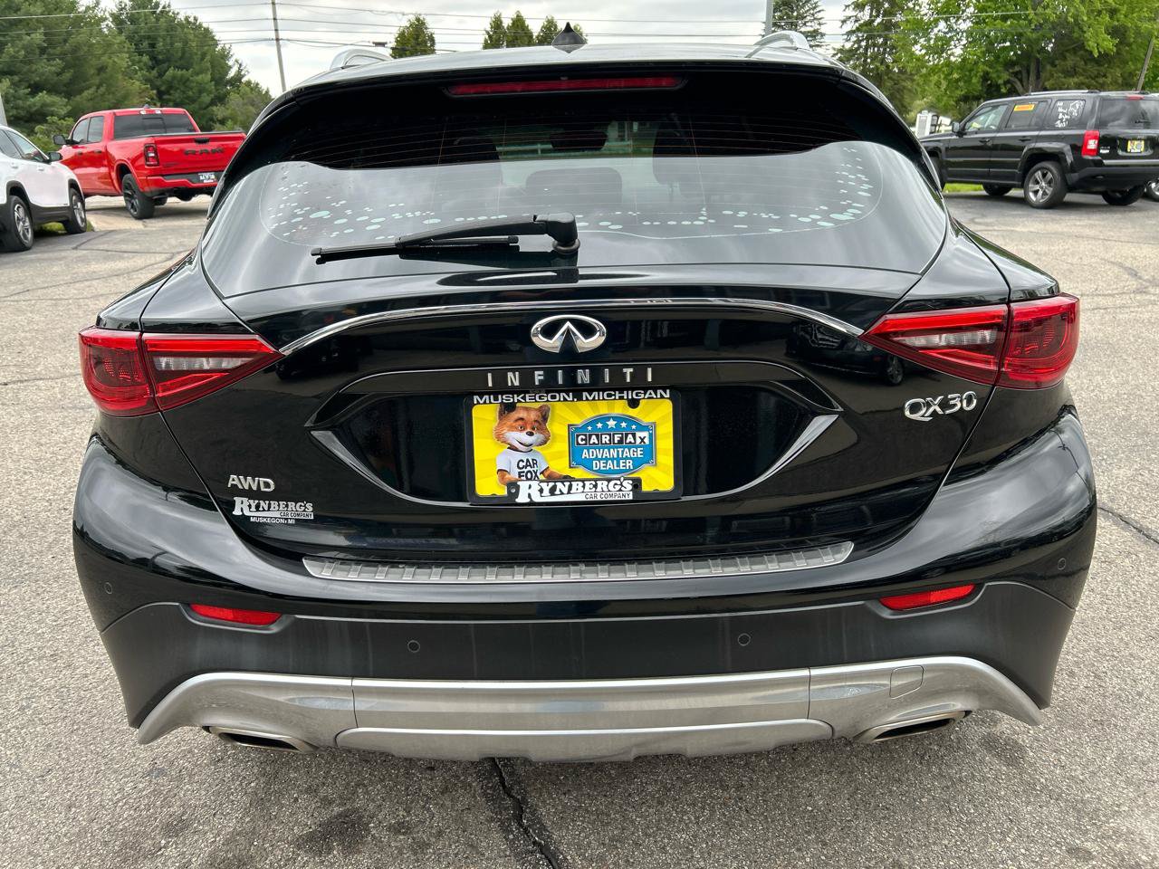 Used 2017 INFINITI QX30 Premium w/ Navigation Package AWD/4WD image 3