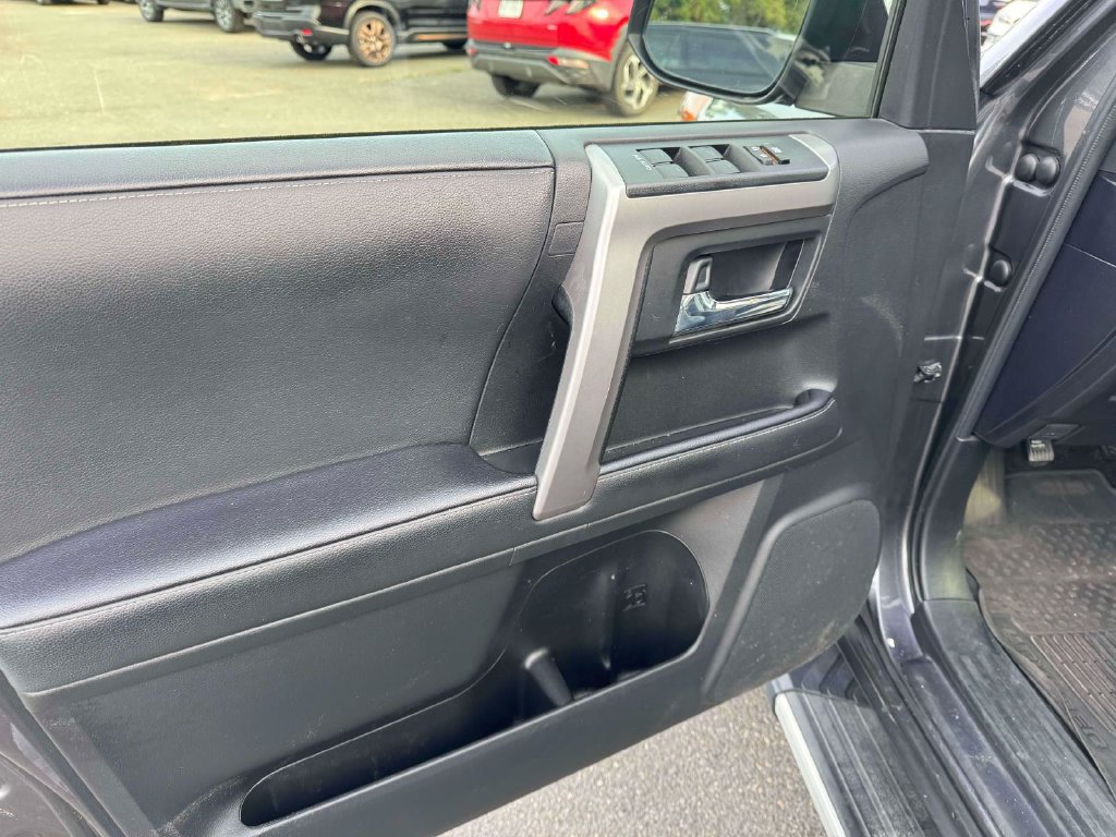 Used 2023 Toyota 4Runner SR5 Premium w/ Moonroof Package AWD/4WD image 17