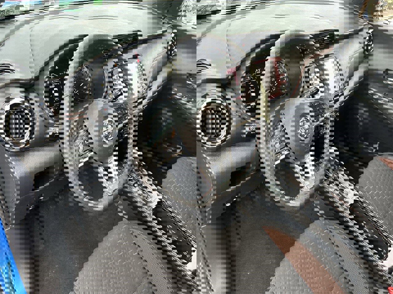 Used 2023 Nissan Kicks SR image 14