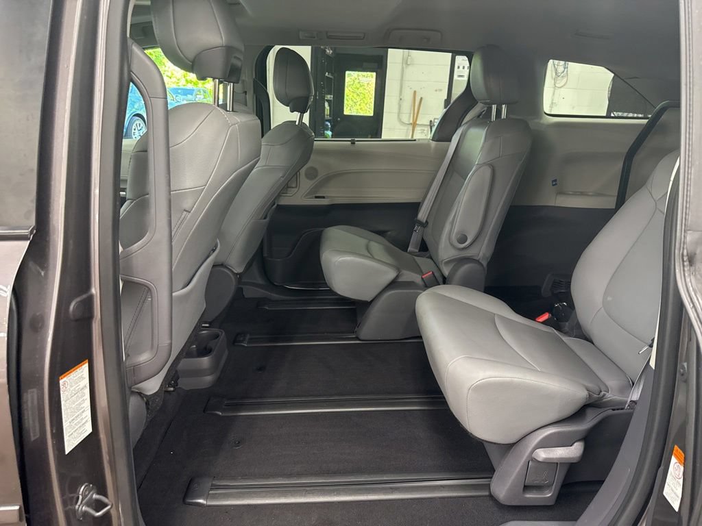 Used 2021 Toyota Sienna XLE FWD image 13