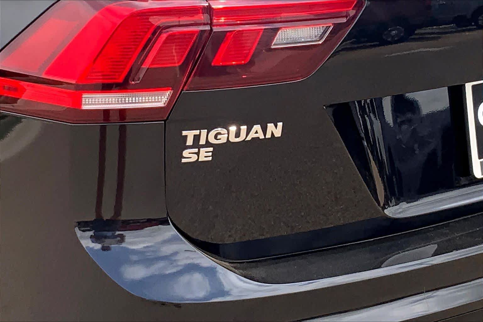 Used 2021 Volkswagen Tiguan SE R-Line FWD image 9
