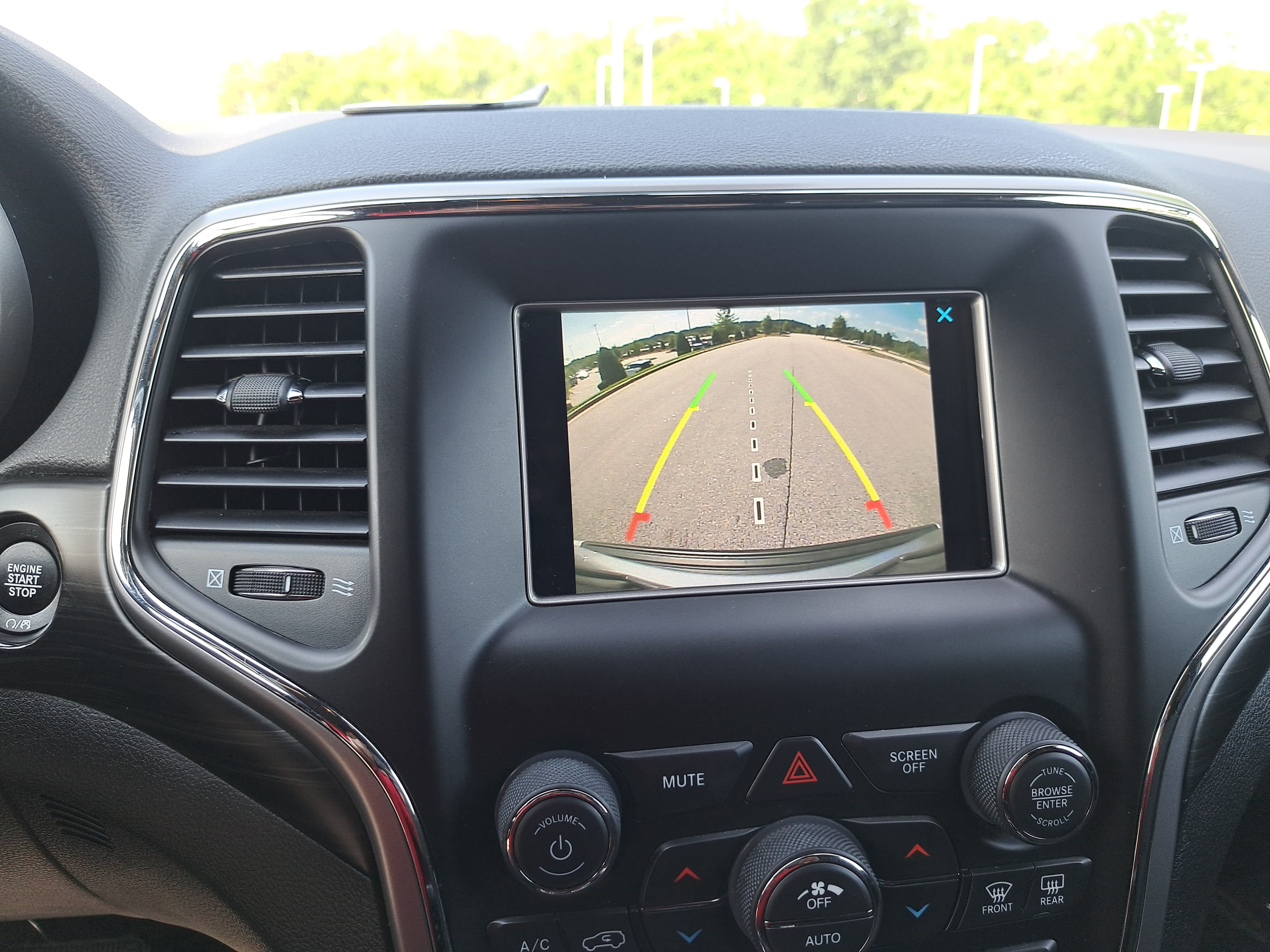 Used 2021 Jeep Grand Cherokee Laredo RWD image 23