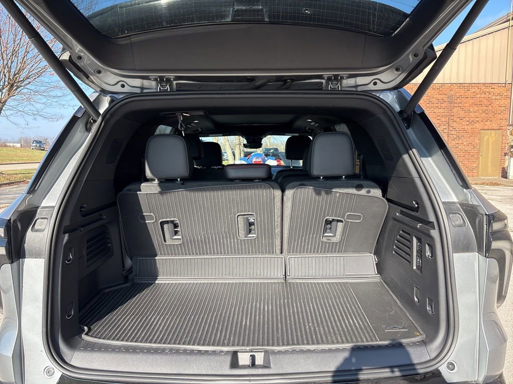 Used 2024 Chevrolet Traverse RS image 11