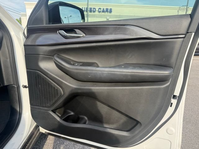 Used 2023 Jeep Grand Cherokee Altitude AWD/4WD image 34