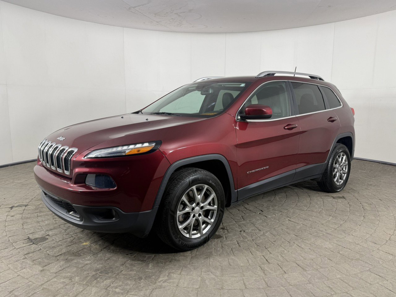 Used 2018 Jeep Cherokee Latitude Plus w/ Cold Weather Group image 3