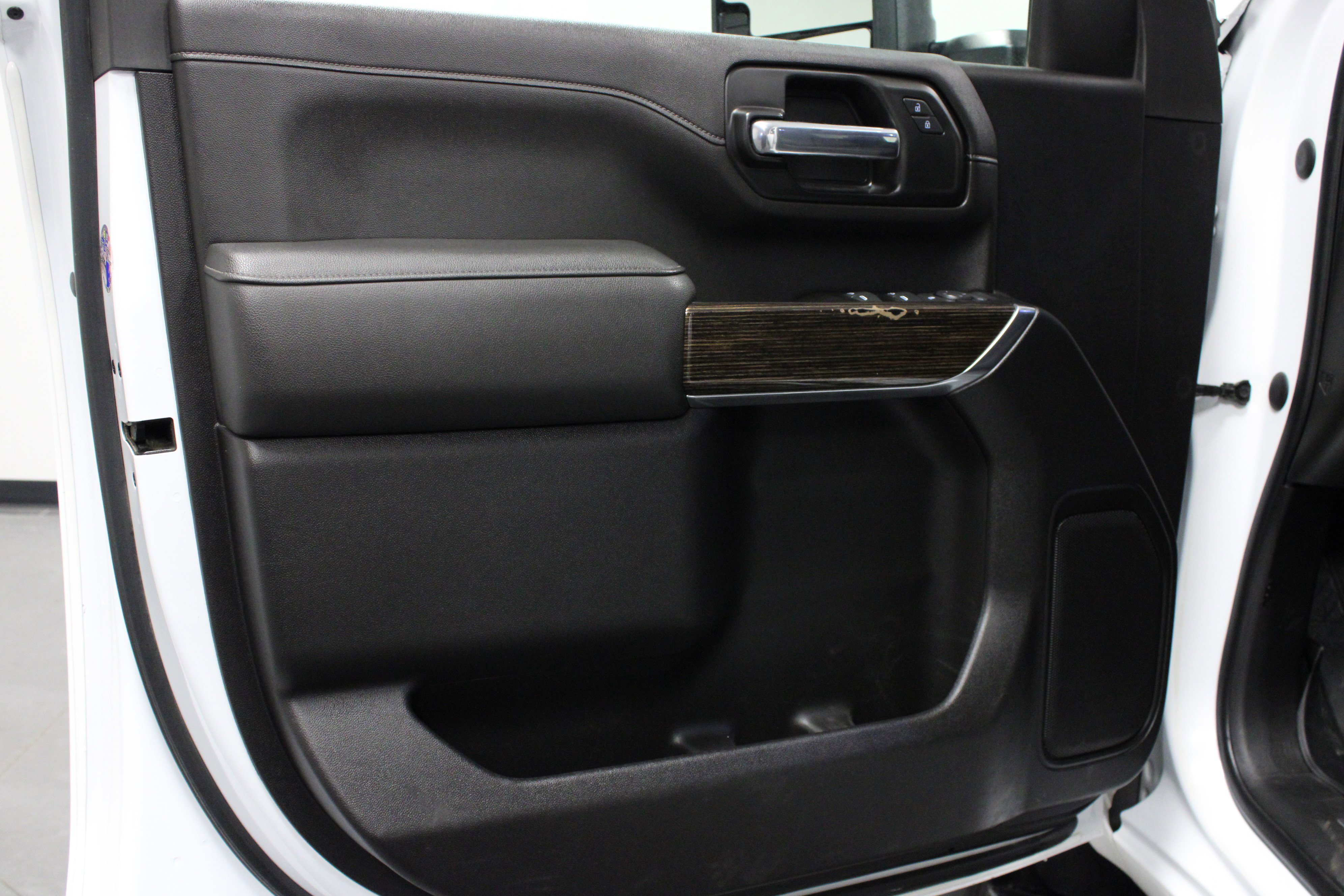 Used 2022 GMC Sierra 2500 SLE w/ SLE Value Package; image 11