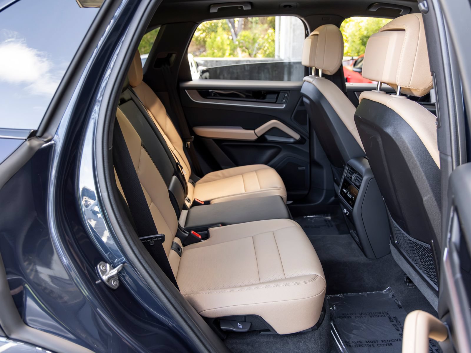 Certified 2025 Porsche Cayenne AWD/4WD image 58
