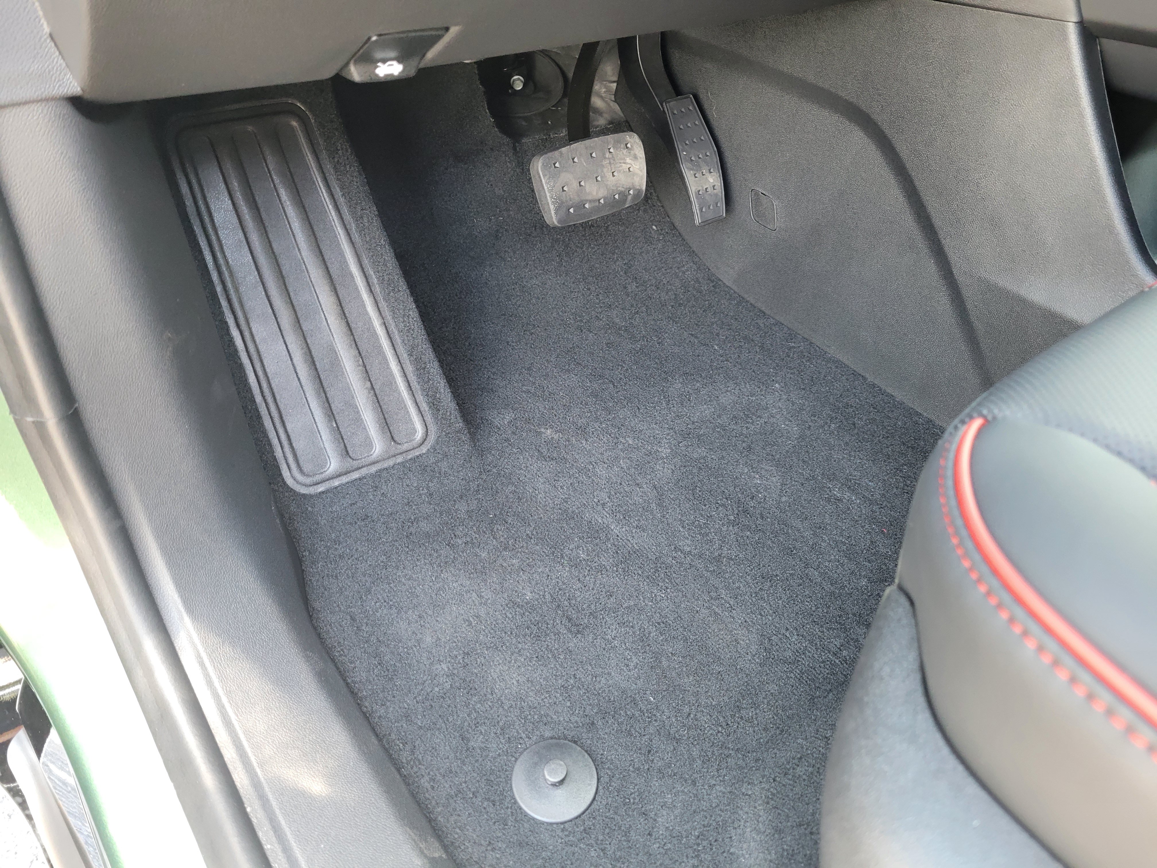 New 2027 Chevrolet Traverse RS w/ LPO, Floor Liner Package FWD image 25