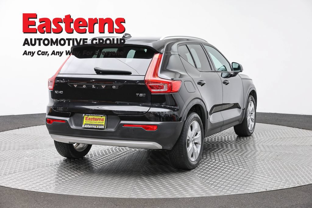 Used 2022 Volvo XC40 T5 Momentum AWD/4WD image 5