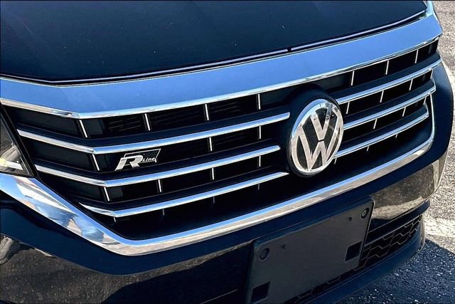 Used 2020 Volkswagen Passat 2.0T R-Line image 33