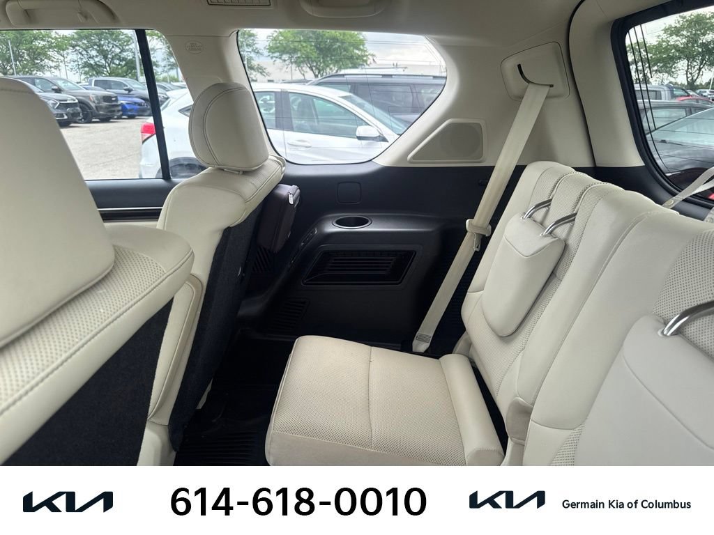 Used 2022 Lexus GX 460 Premium w/ Accessory Package AWD/4WD image 10