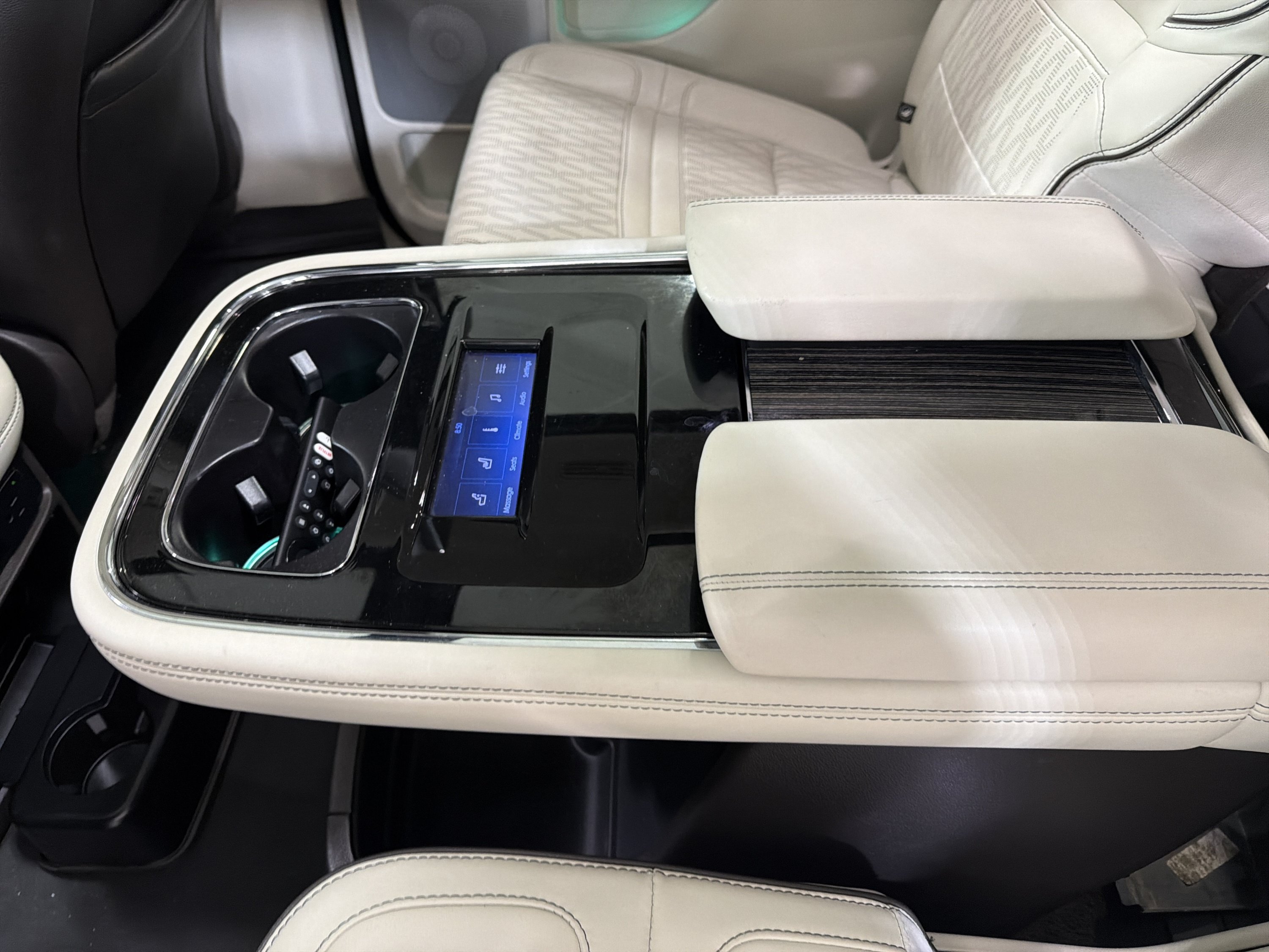Used 2023 Lincoln Navigator L Black Label AWD/4WD image 13