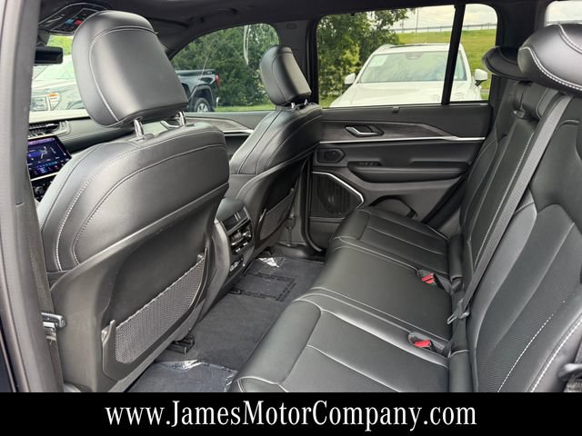 Used 2025 Jeep Grand Cherokee Limited w/ Luxury Tech Group II AWD/4WD image 19