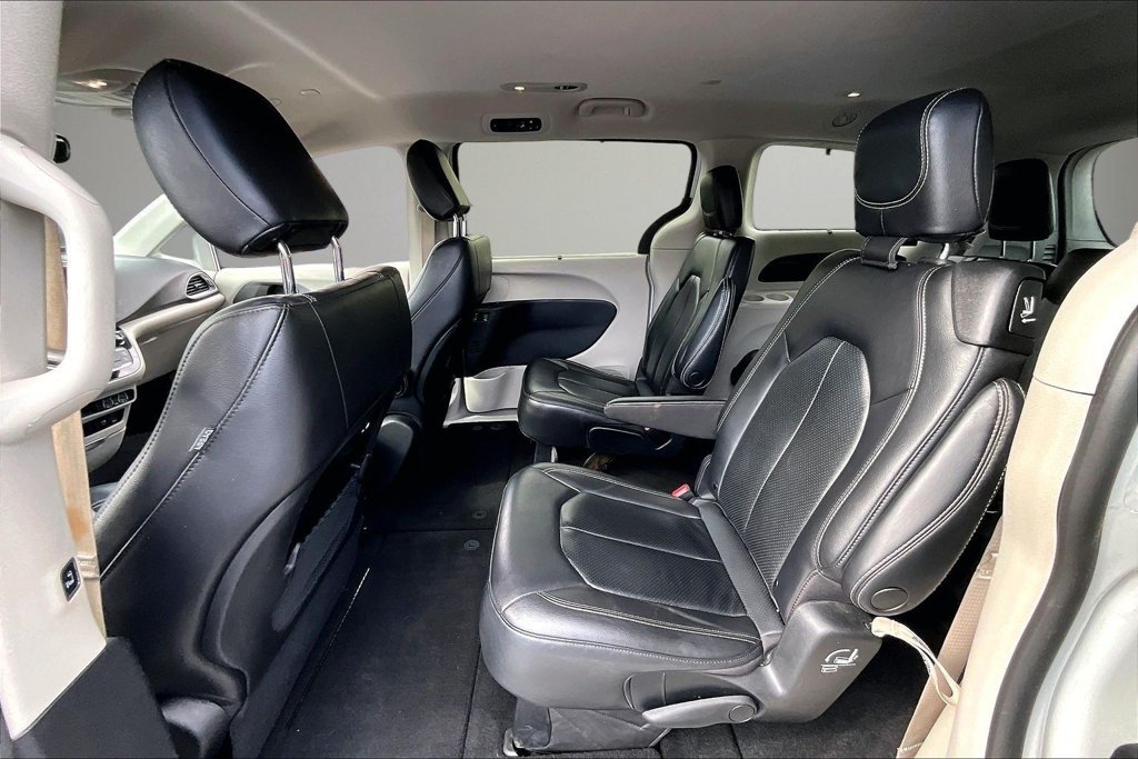 Used 2022 Chrysler Pacifica Touring-L FWD image 23